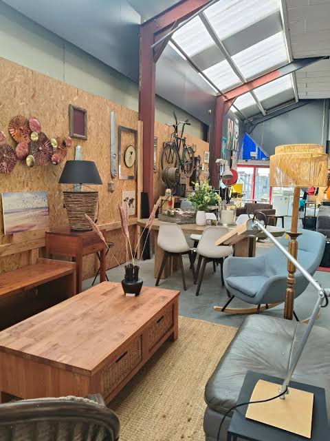 Interieur van Kringloopwinkel VindHet in Kropswolde